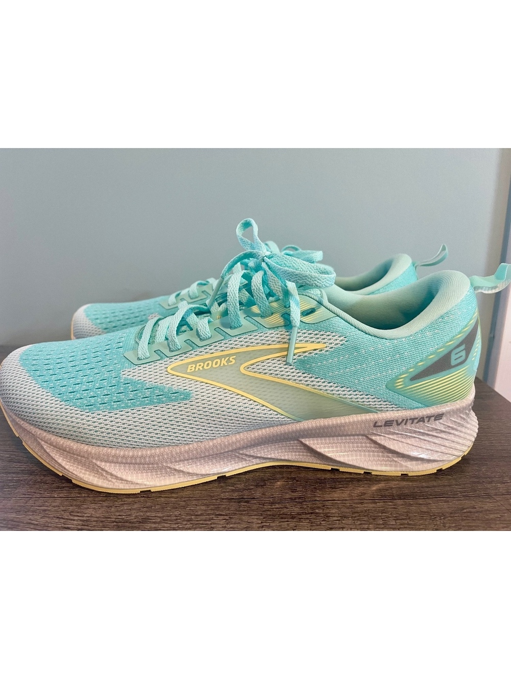 Brooks Womens Levitate 6 Sneaker NEW